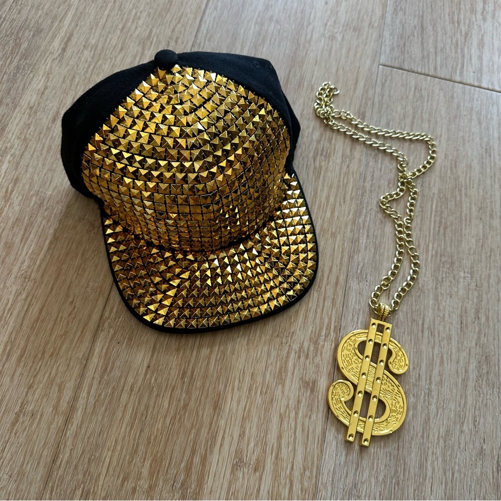 SPIRIT HALLOWEEN FLAT BILL BLACK HAT WITH GOLD & GOLD MONEY CHAIN. COSTUME